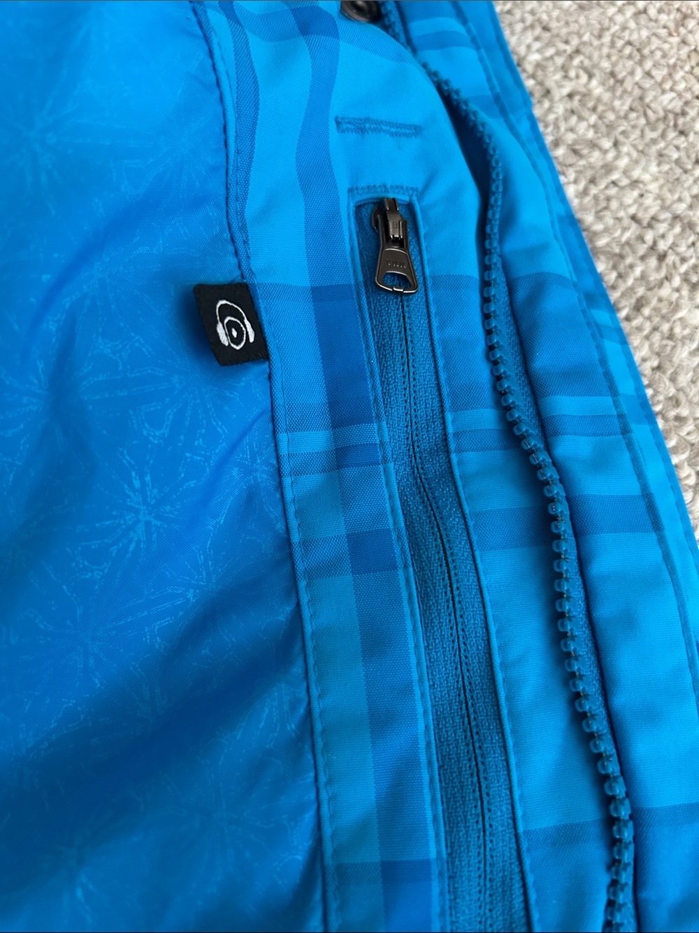 Columbia Interchange Blue Plaid Women's Hybrid Jacket with Zip Pockets - Picture 7 of 9